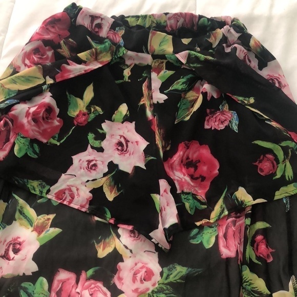 Let Them Eat Cake floral & black short skirt - Picture 3 of 9